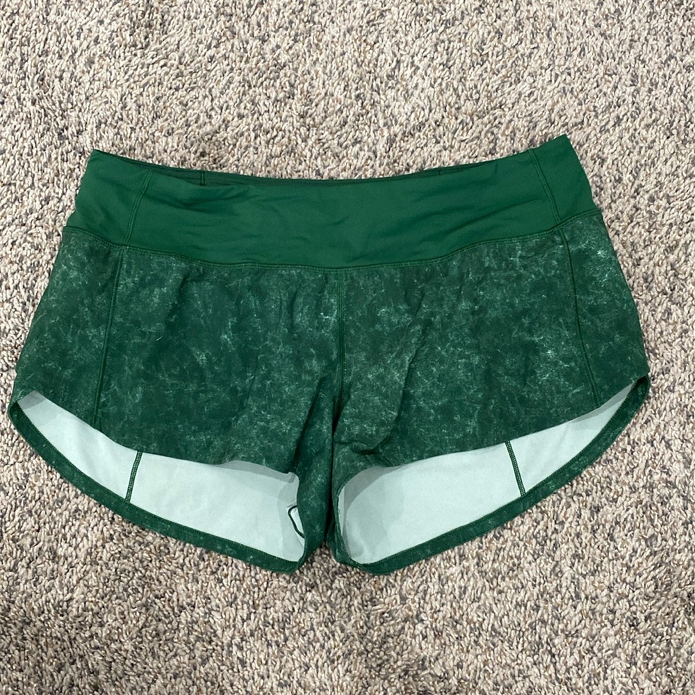 Lululemon Green Speed Up short. Size 6